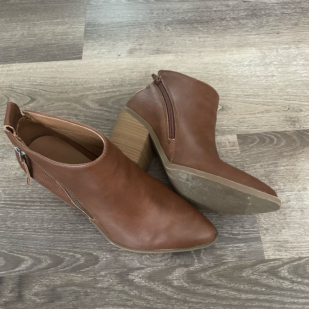 Women’s size 7 ankle boots-pointed toe